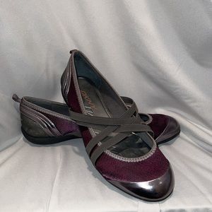 DKNY Emilia Blue Violet Purple Grey Elastic Strap Bands Slip on Sneaker Flat